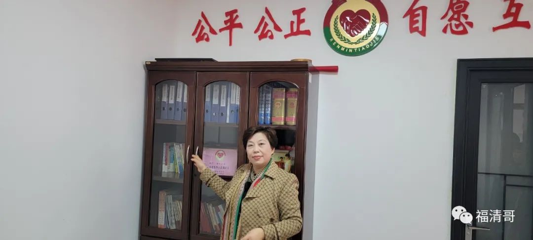 “布衣法官”，她用春風化雨的愛溫暖人心