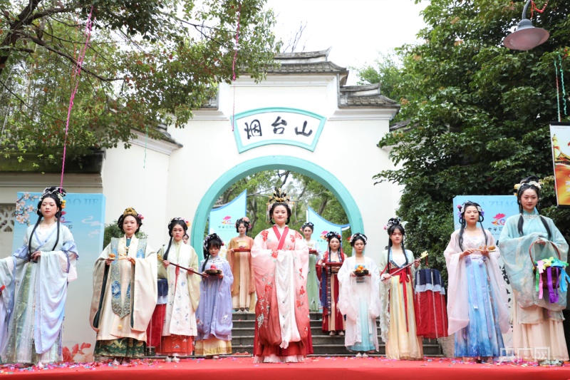 2022“中華花朝節(jié)”在福州煙臺(tái)山公園啟幕