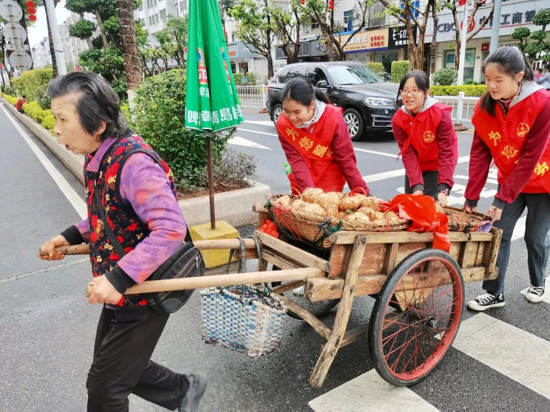 連江這樣的“雷鋒式”好少年，愛了愛了！